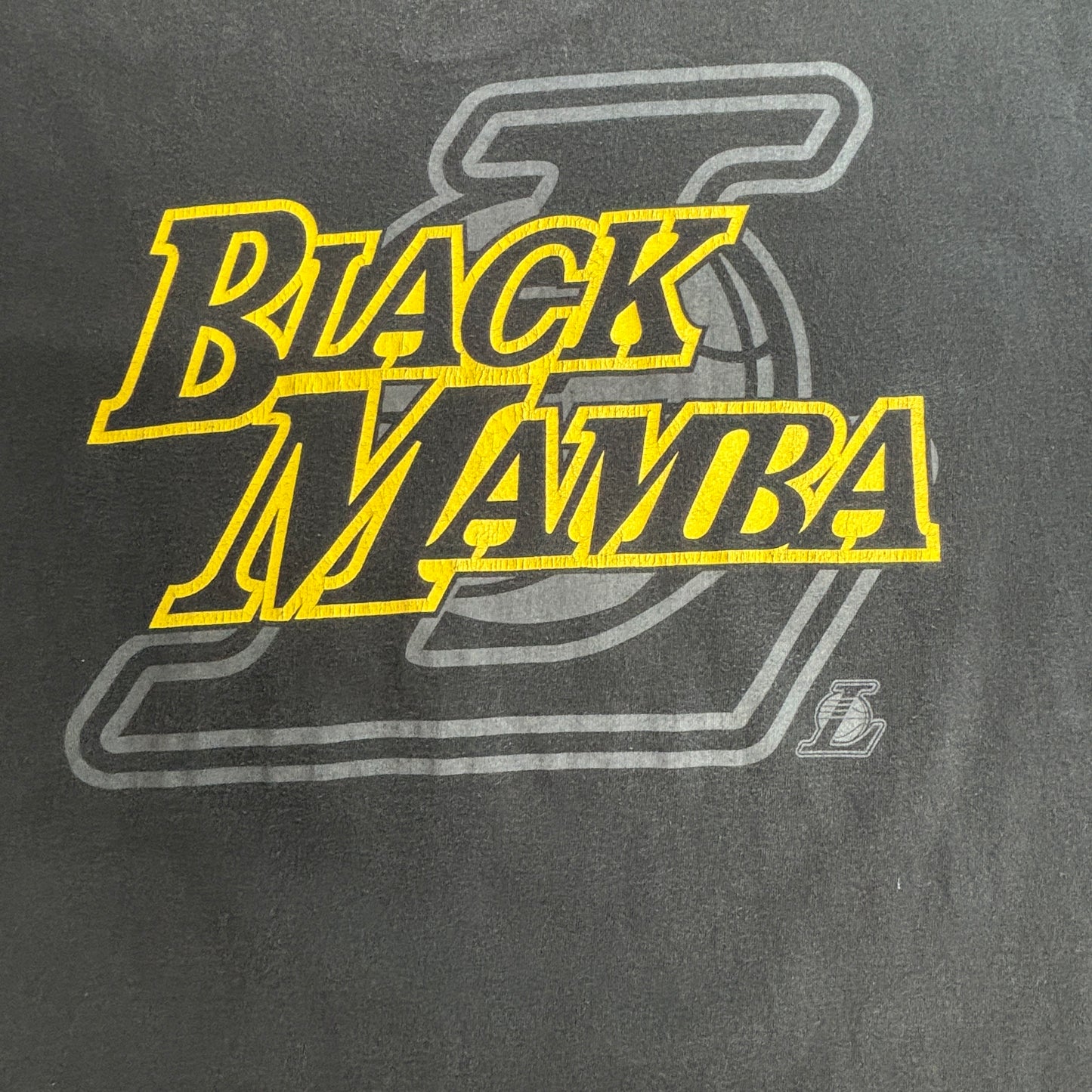 【NBA Majestic コービー・ブライアント “BLACK MAMBA” 両面プリントTシャツ】ブラック XL/7-27