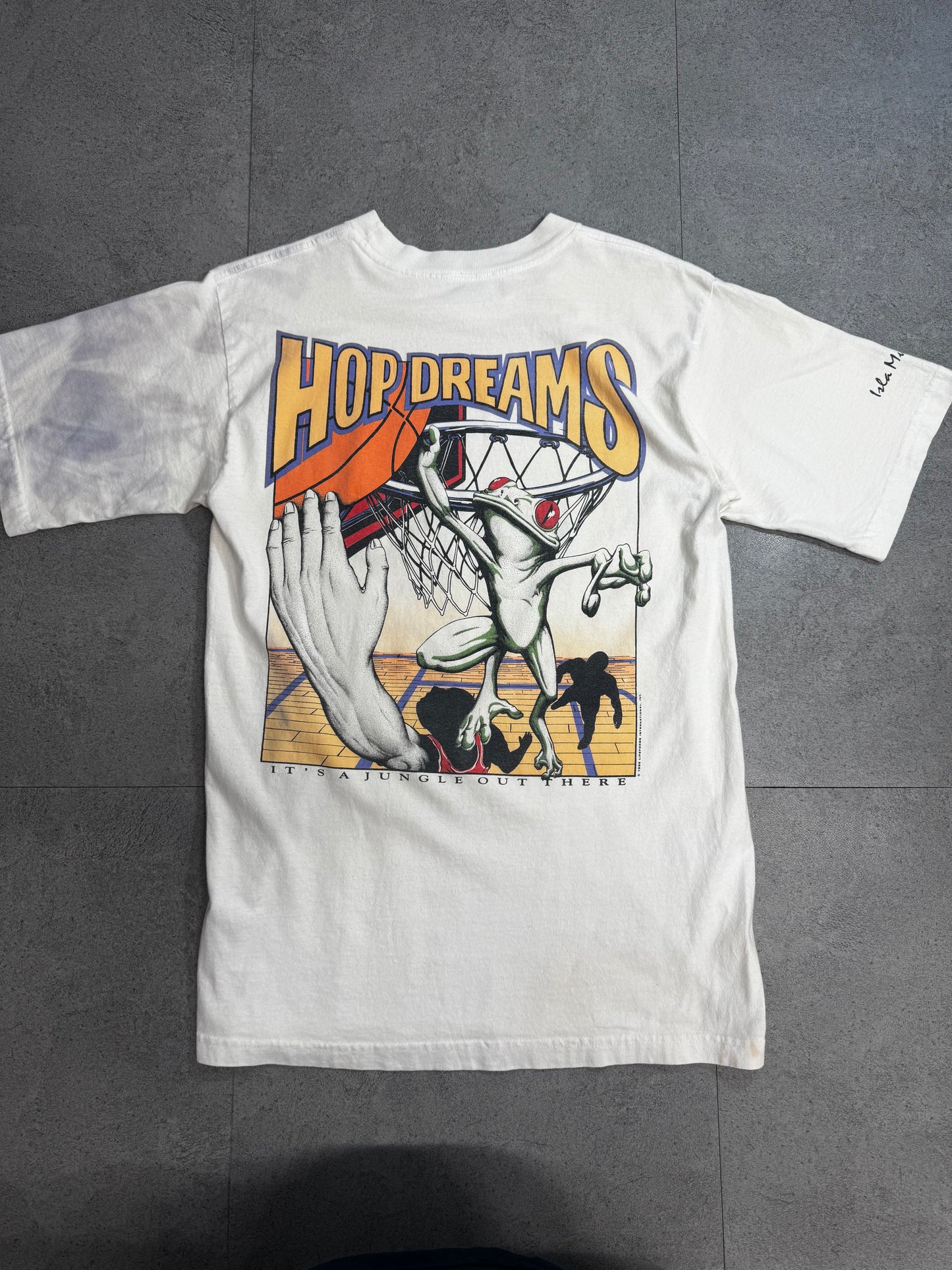 【1996 LIFEforms International “HOP DREAMS” フロッグ バスケットボール プリントTシャツ】90s アートTシャツ ホワイト 古着/8-62