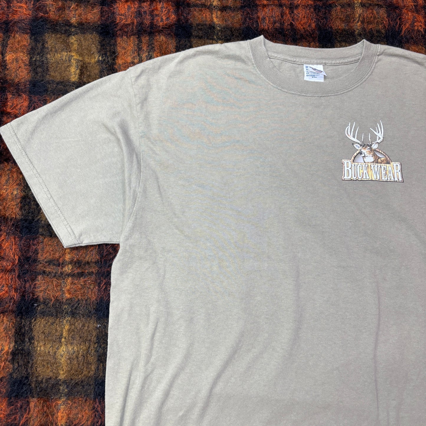 【BUCKWEAR公式】Fire Up The Grill 鹿ハンティングTシャツ｜アウトドア・キャンプ・アメリカンカントリー