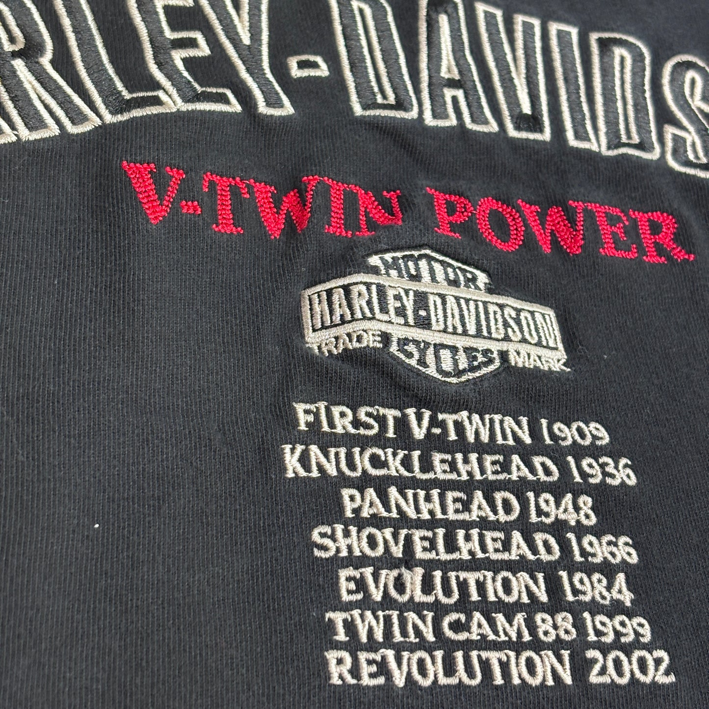 【HARLEY-DAVIDSON V-TWIN POWER ヘンリーネック ロングスリーブTシャツ】ブラック 刺繍 マカオ製/8-47