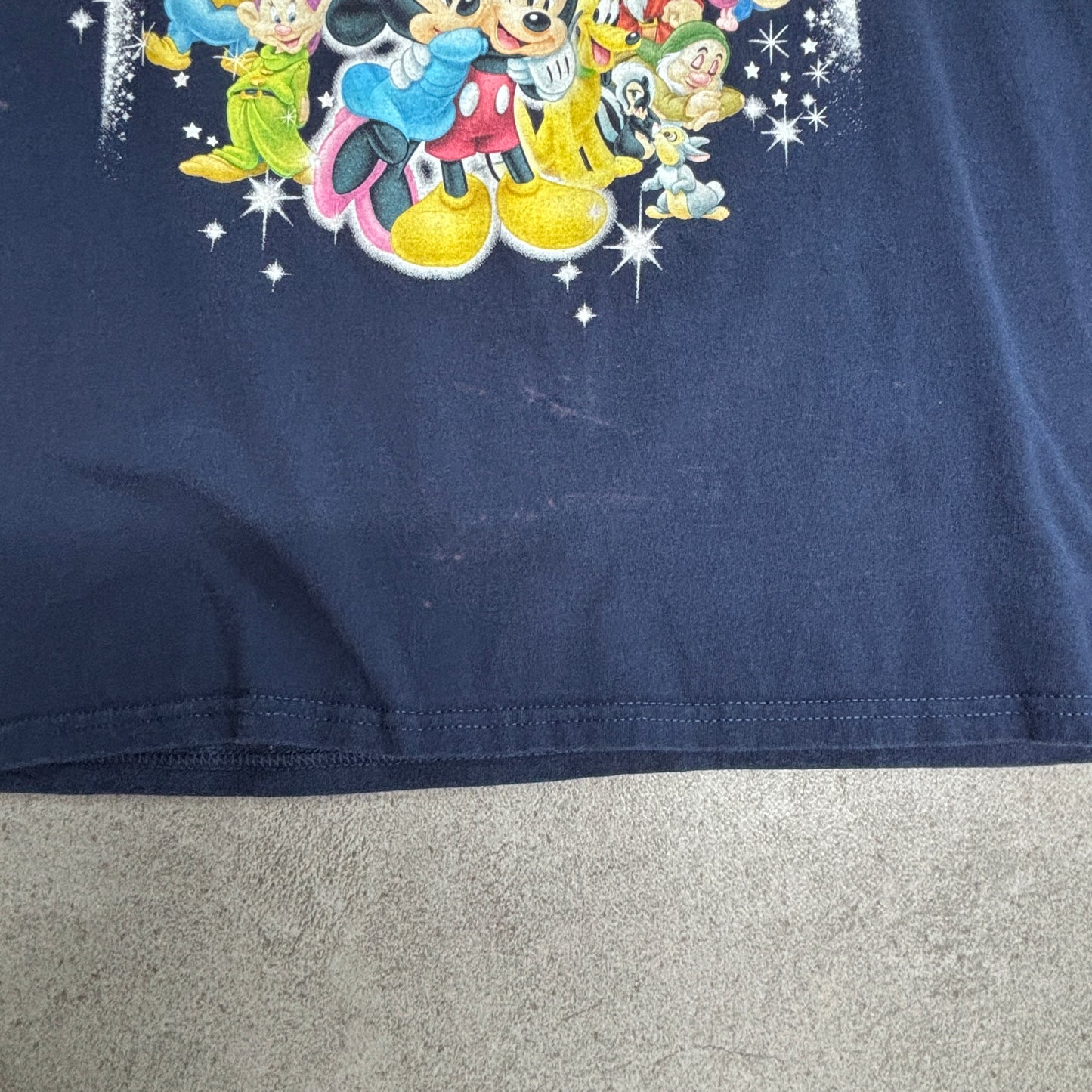 【Disney（ディズニー）キャラクターTシャツ】オールスター キャッスル プリントTシャツ ネイビー/7-34