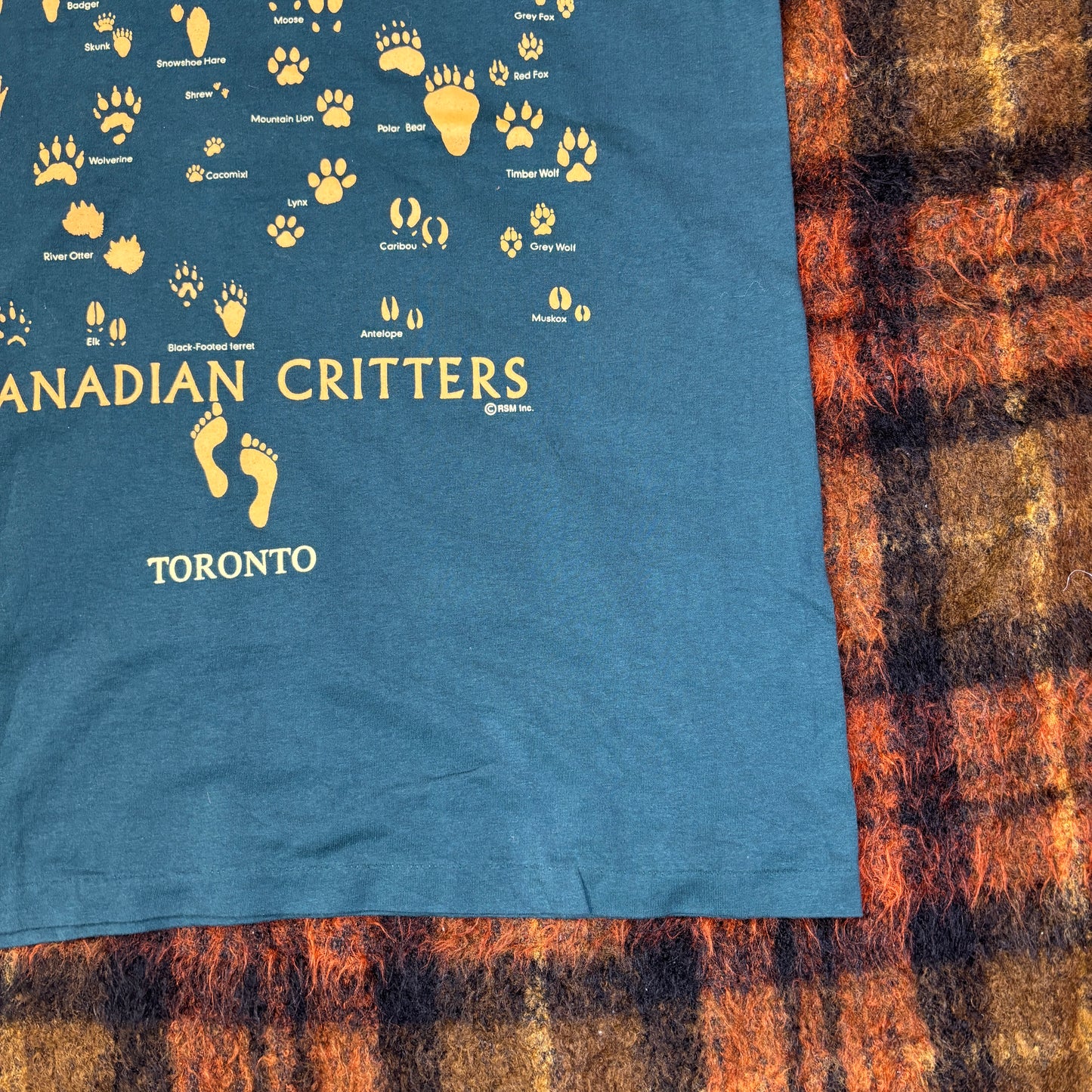 【CANADIAN CRITTERS】足跡アートTシャツ｜トロント発！動物トラック柄