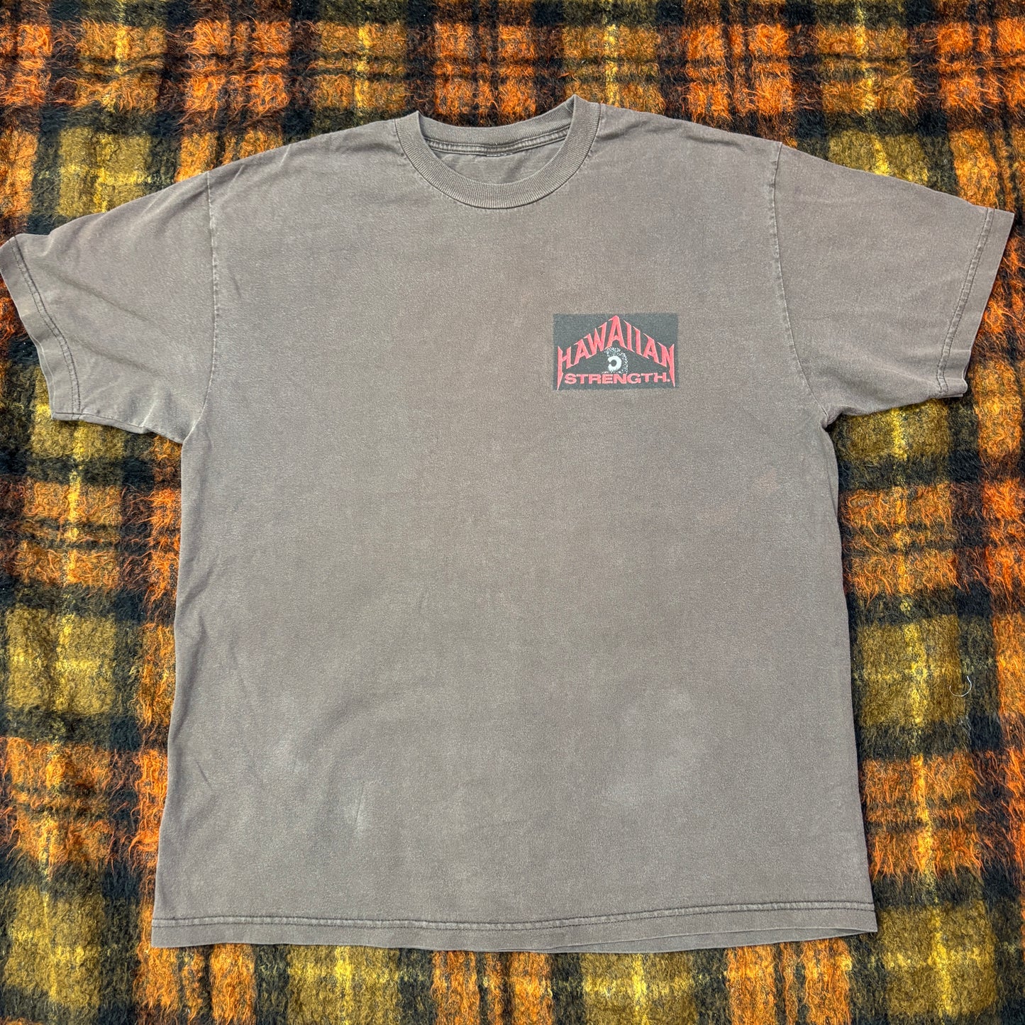 【HAWAIIAN SOVEREIGNTY】ONIPA‘A Tシャツ｜ハワイ伝統×戦士グラフィック