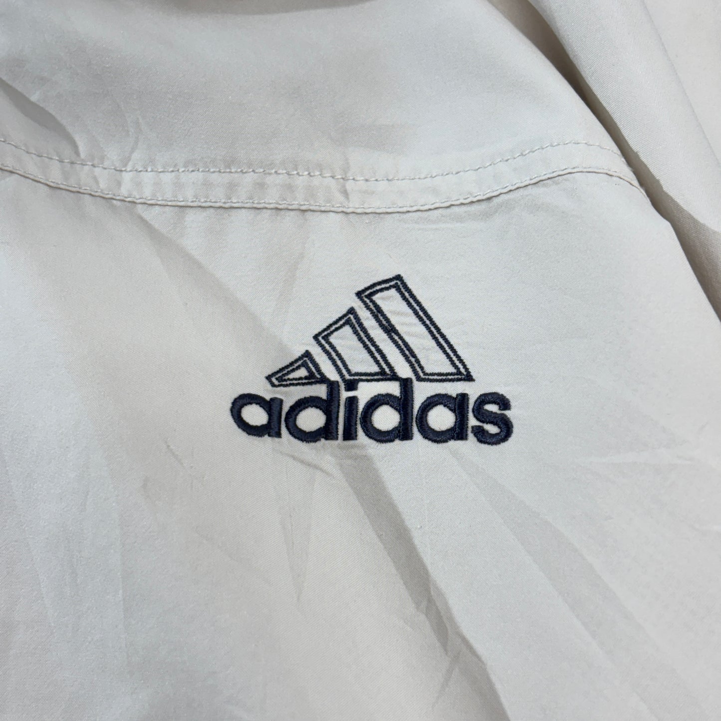 【90s ヴィンテージ】adidas アディダス トラックジャケット ホワイト 刺繍ロゴ Mサイズ相当