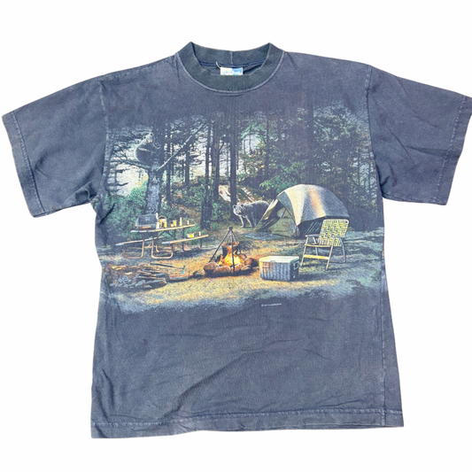 【アウトドア好き必見】キャンプファイヤー フォトTシャツ｜森と焚き火のリアル風景プリント